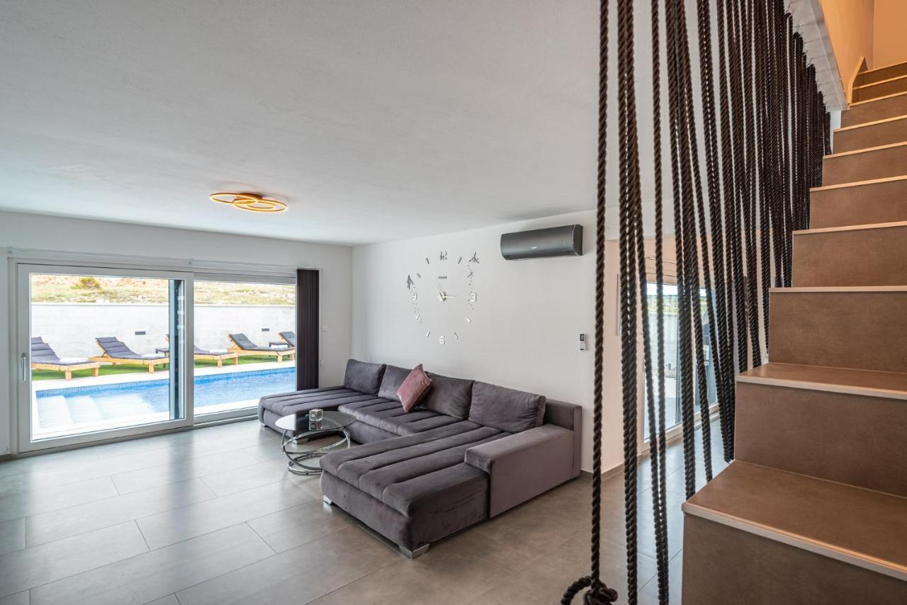Luxury Villa Noemi Razanac Exterior photo