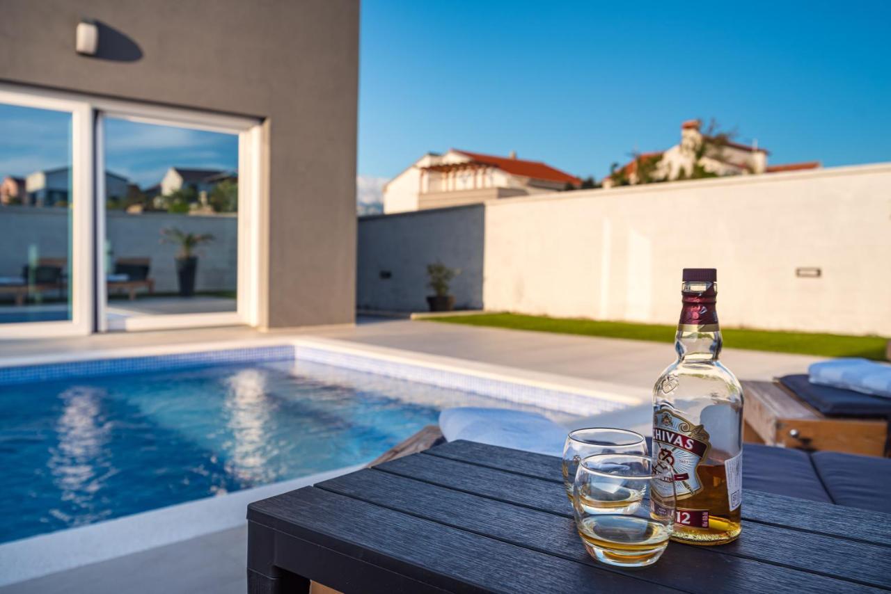Luxury Villa Noemi Razanac Exterior photo