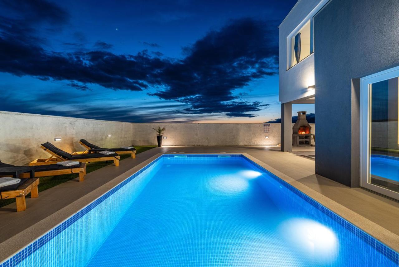 Luxury Villa Noemi Razanac Exterior photo
